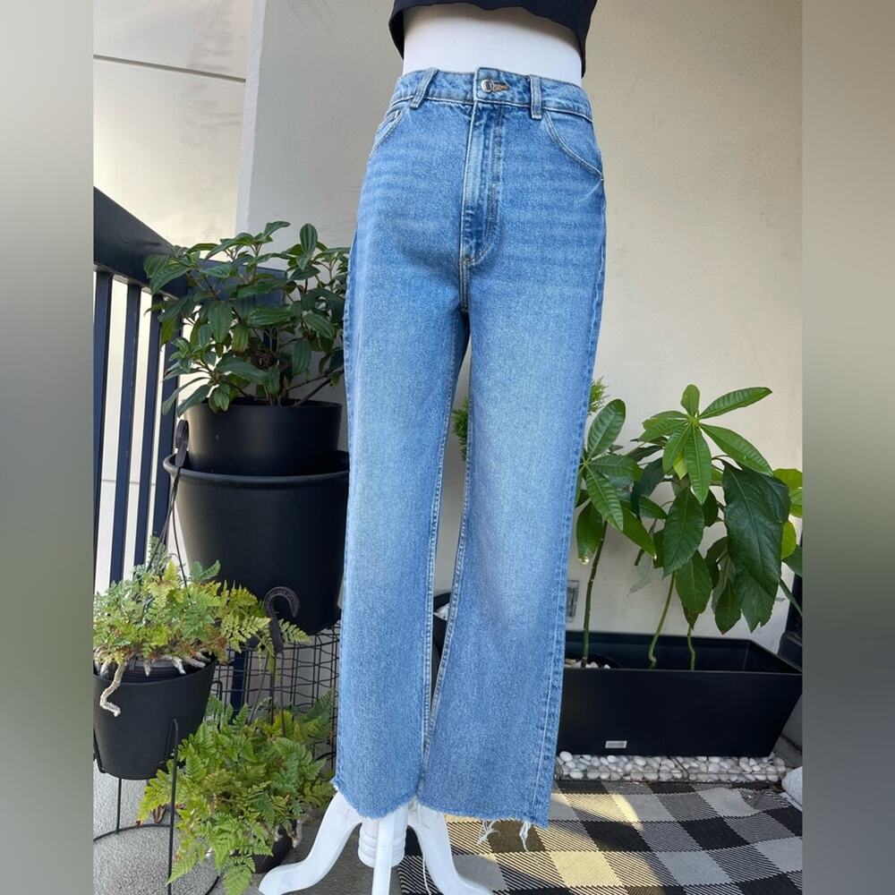🌿 HOUSE STRAIGHT LEG CROPPED JEANS IN MEDIUM WASH, US 8